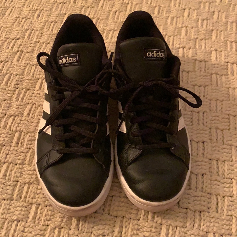 Adidas cloud foam comfort shoes